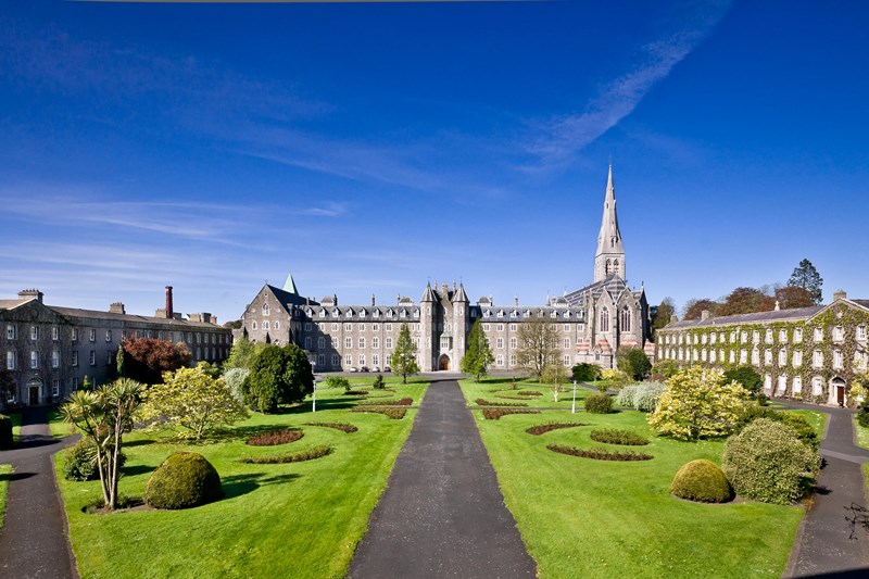 Summertime in St Joseph&#039;s Square - Cearnóg Sheosaimh le linn an tsamhraidh