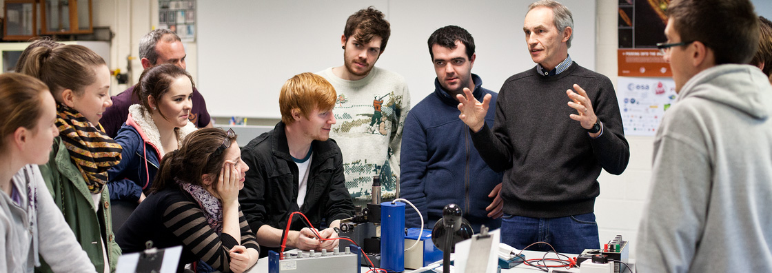 mental Physics - Frank Mulligan with students - Maynooth University