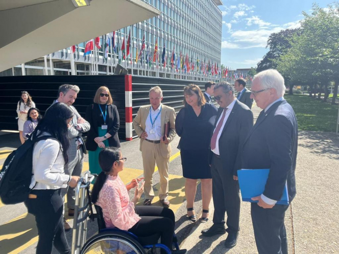 (L-R) Nujeen Mustafa (Author, Refugee and Disability Rights Advocate), Noel Byrne (Special Advisor to Minister Rabbitte), Aoife O’Flaherty (Dept of Health), Mac MacLachlan (Maynooth University/HSE), Minister Anne Rabbitte (Minister of State at the Department of Children, Equality, Disability, Integration and Youth and at the Department of Health), Tedros Ghebreyesus (Director General WHO), Michael Gaffey (Ambassador Extraordinary & Plenipotentiary Permanent Representative for Ireland to the United Nations)