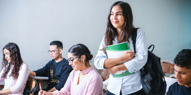 IO_International students at a lecture