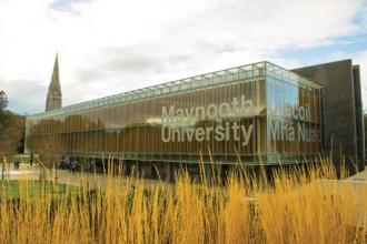 Communications & Marketing - Library sign Maynooth University bilingual - Maynooth University