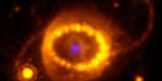 Blue compact object surrounded by ejected stellar debris at the centre of circumstellar gas rings of cir