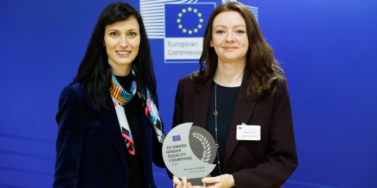 Photo of Mariya Gabriel, Commissioner for Innovation, Research, Culture, Education and Youth and Maynooth University Chief of Staff Dr Niamh O'Reilly pictured in front of a blue backdrop with the EU emblem
